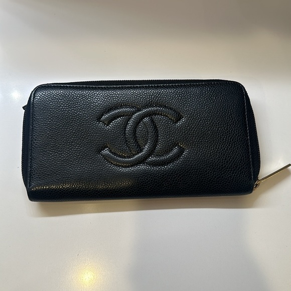 CHANEL
Caviar Timeless CC Flap Wallet - Picture 3 of 5
